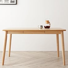 日常に彩りを モダンデザインリビングダイニング 天然木タモ材テーブル