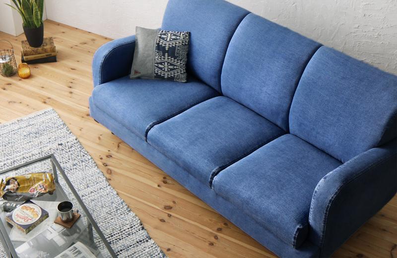 深い青色の1人掛けソファ 青ソファの上手な魅せ方】おすすめの