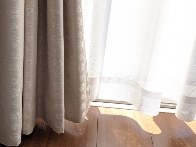 インテリアの雰囲気づくりのかなめ！カーテン生地の選び方 | COVEARTH ...