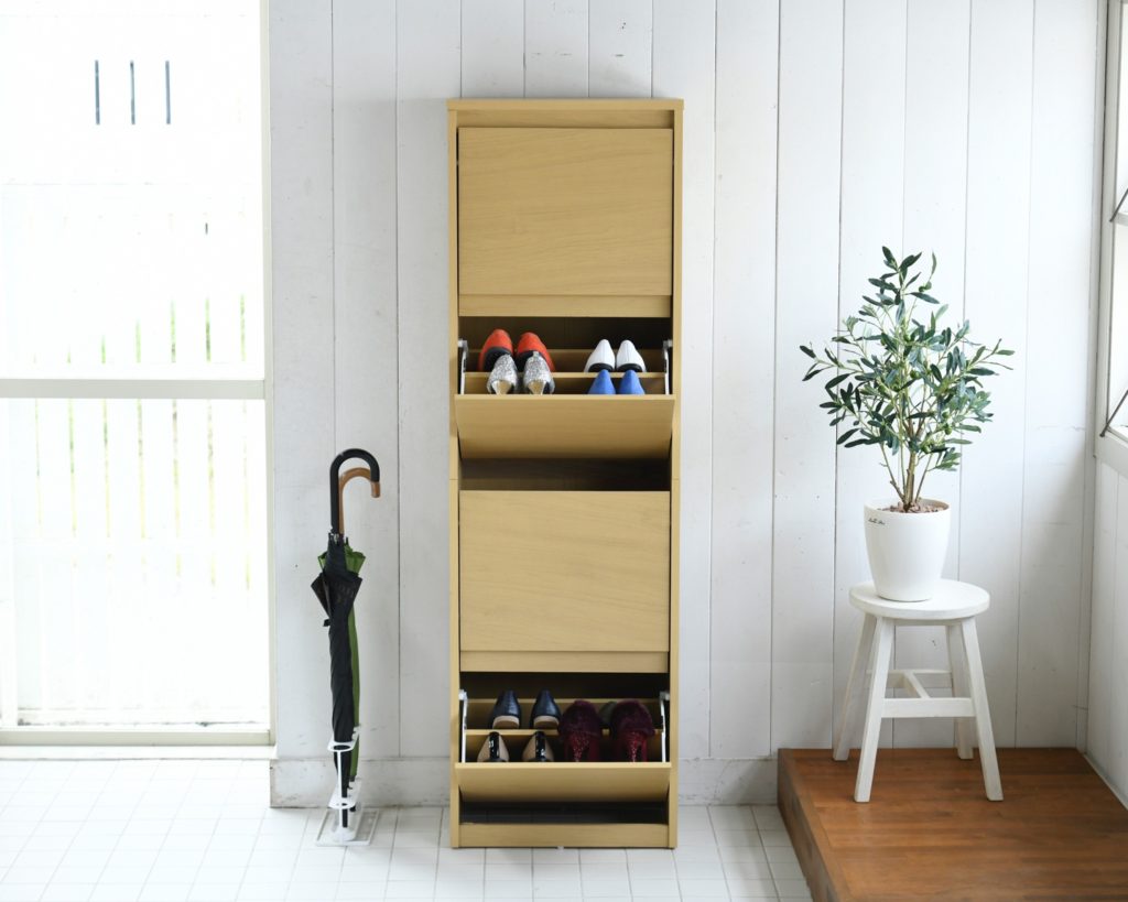 狭い玄関でもすっきりおしゃれ おすすめの玄関収納5選 Covearth Magazine 狭い玄関でもすっきりおしゃれ おすすめの玄関収納5選 Covearth Magazine