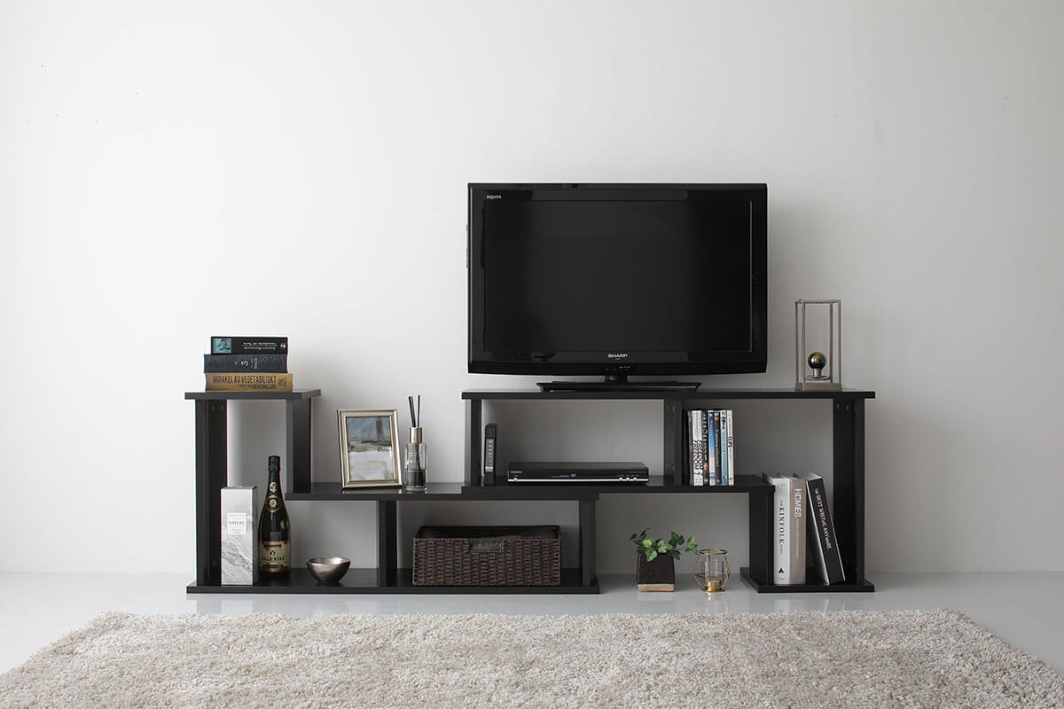 アンティーク家具屋が選んだ、英国らしい重厚なアンティーク風のテレビ