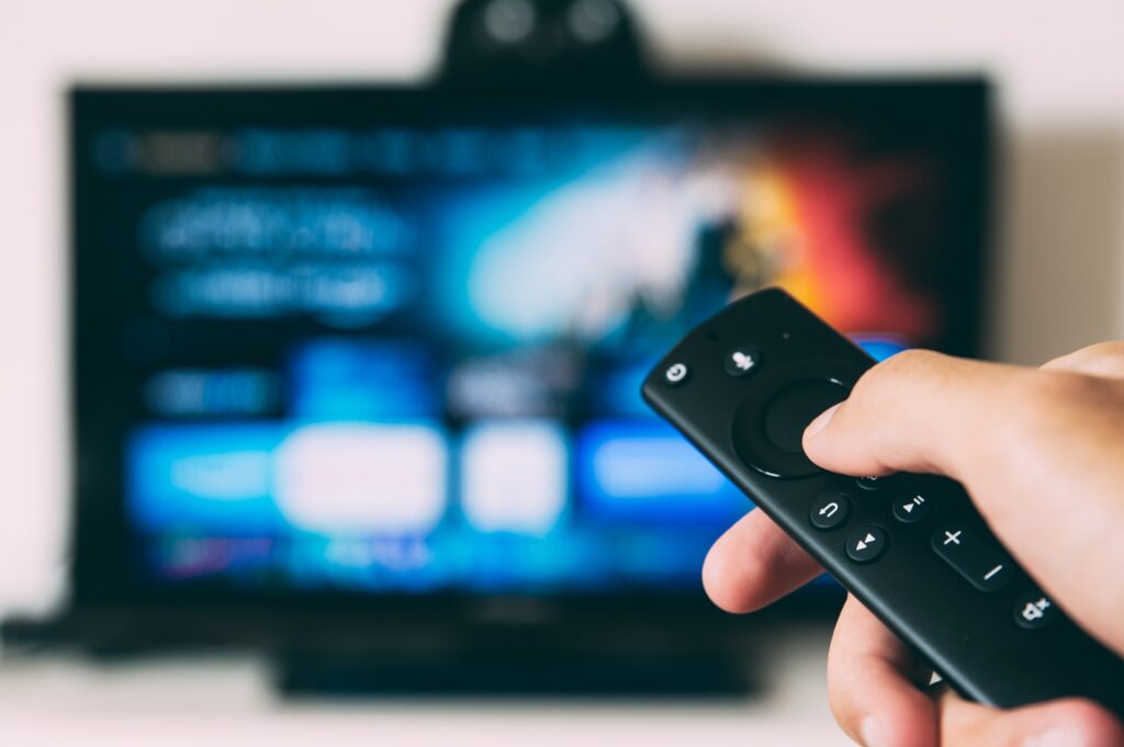 置きっぱなしをなくそう！リモコンのすっきり収納アイデア8選