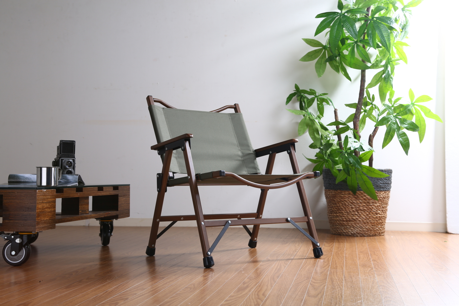 <アウトドア風リビングを作る>5つのポイントとおすすめ商品 | COVEARTH MAGAZINE