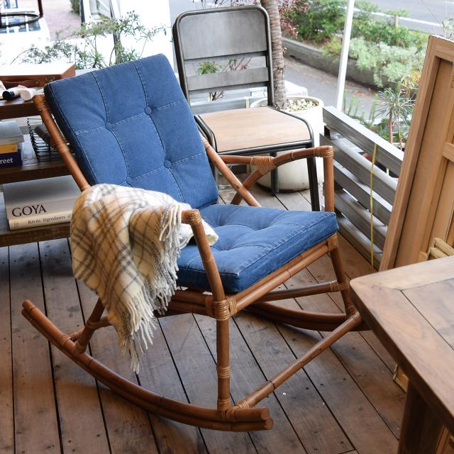 アンティーク調 木製ロッキングチェア（ブラウン）｜Y-KAGU(輸入家具屋さん.com)