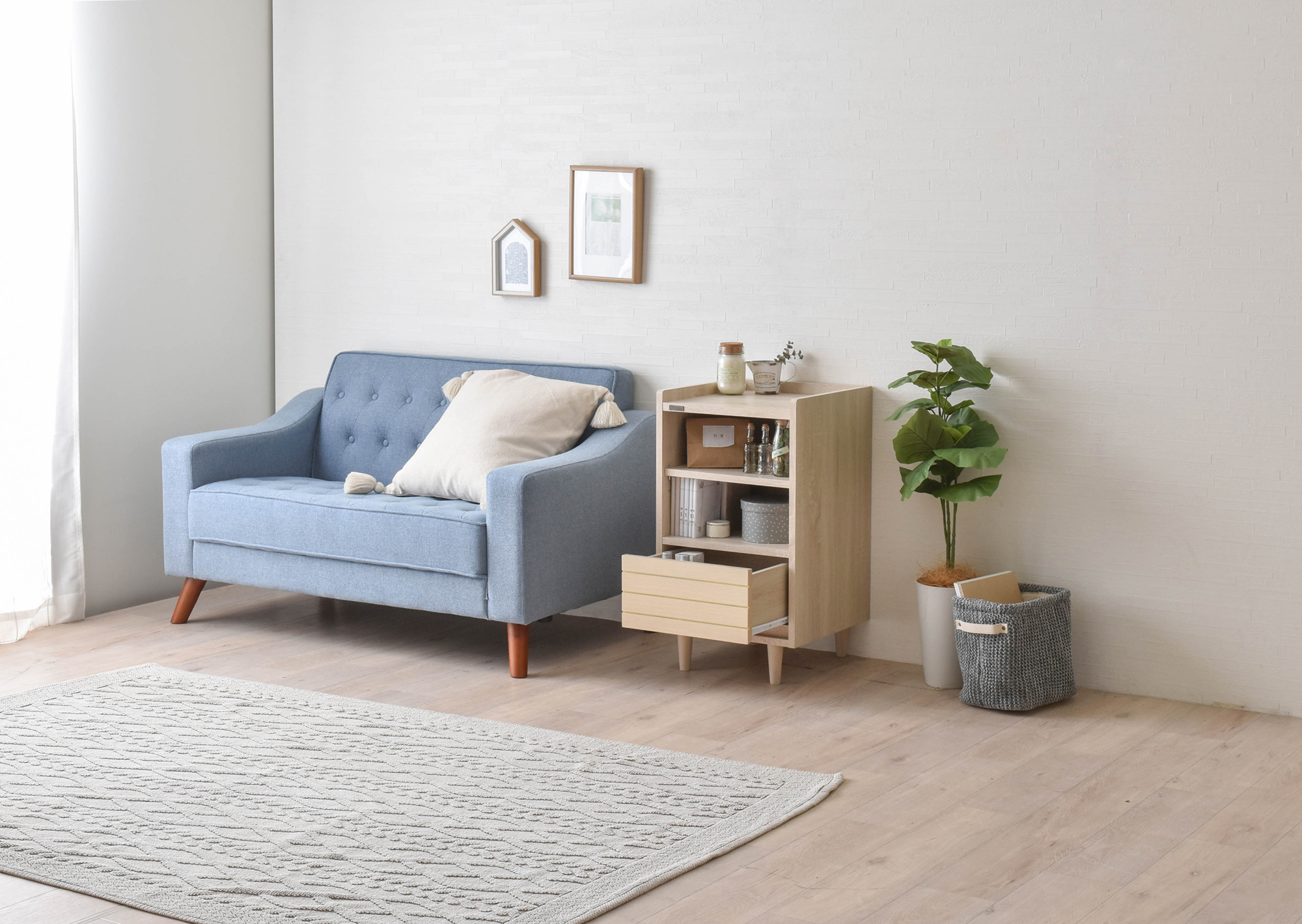 狭いリビングでも工夫次第 スッキリ広く見せるコツをご紹介 Covearth Magazine 狭いリビングでも工夫次第 スッキリ広く見せるコツをご紹介 Covearth Magazine