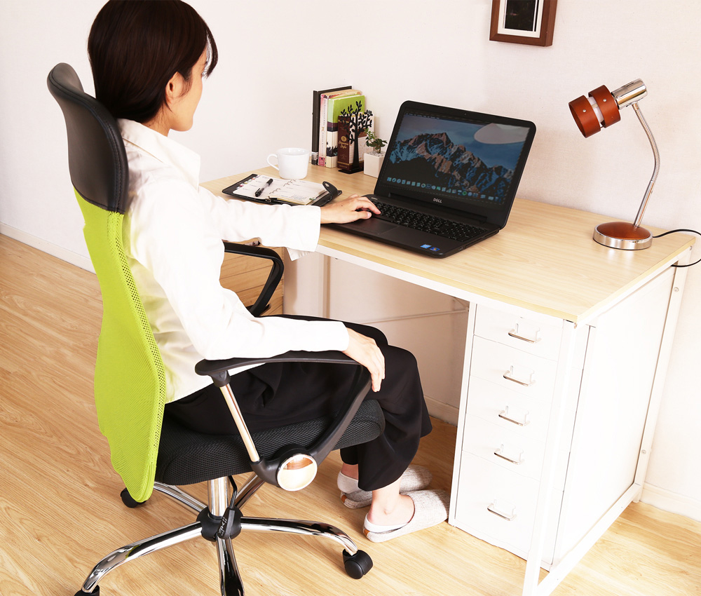 リビングで快適リモートワーク！身体への負担を減らすチェアの選び方