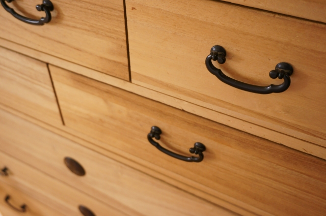 リーズナブルな桐のタンス5選♪カシミヤやウールを虫食いから守ろう