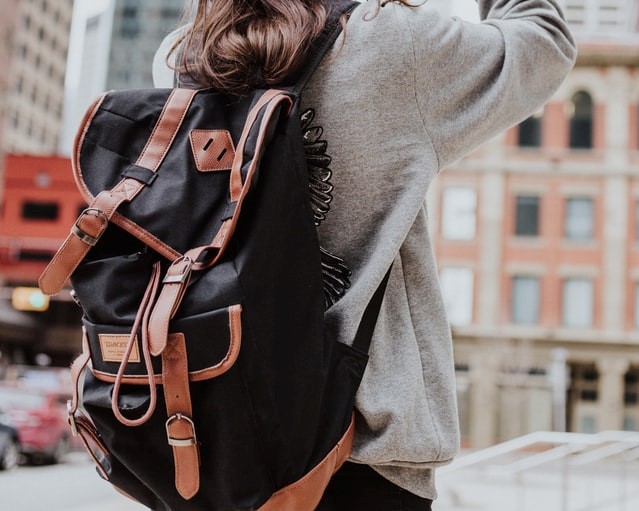 お気に入りのバッグを長く大切に カバン収納のおすすめアイテム5選 Covearth Magazine お気に入りのバッグを長く大切に カバン収納のおすすめアイテム5選 Covearth Magazine