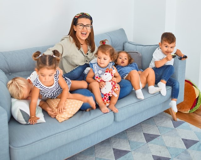 子供のいるリビングにラグを敷きたい 選び方のポイント Covearth Magazine