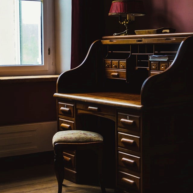 レトロな書斎はいかが？懐かしさと温もりに癒されよう | COVEARTH MAGAZINE