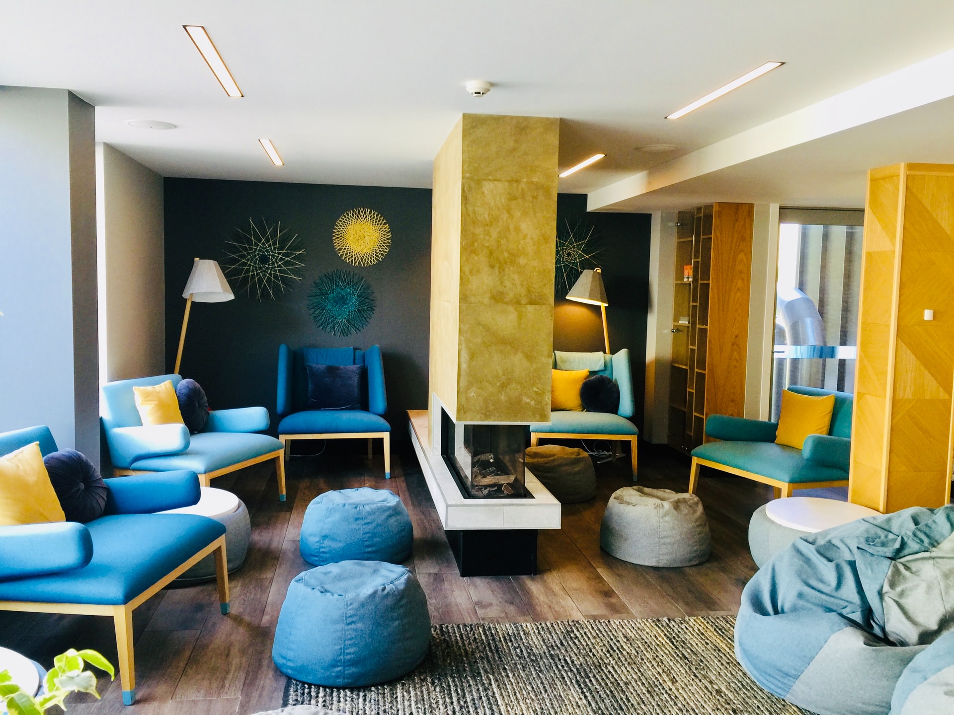 ブルーでつくる西海岸インテリア！魅力やオススメ商品をご紹介