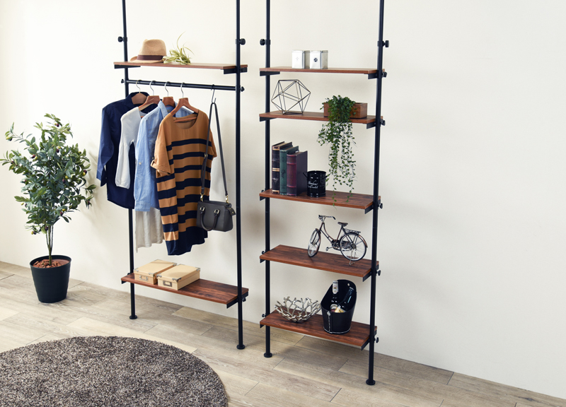 洋服は見せる収納で！ショップ風ディスプレイで叶うお洒落なリビング