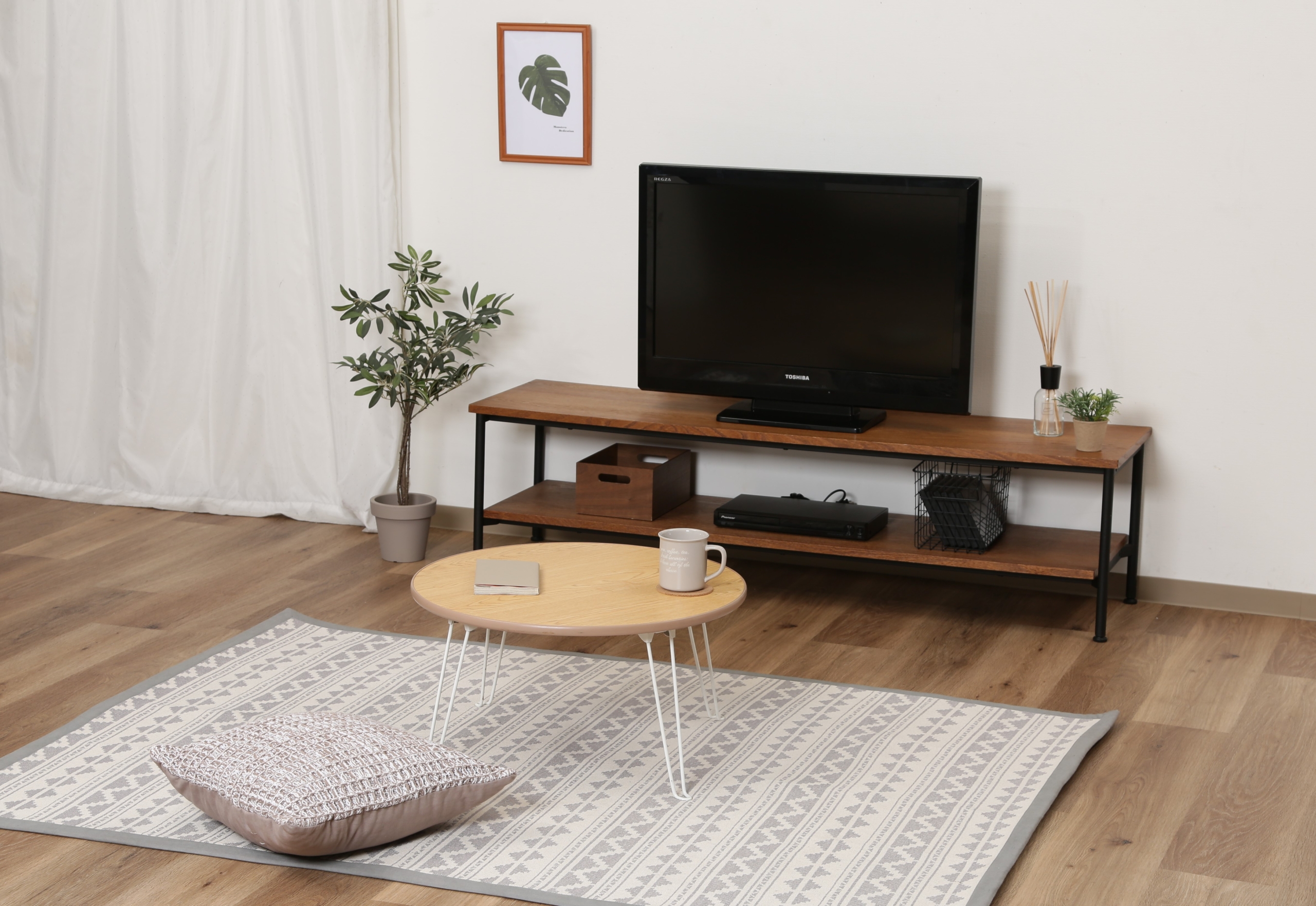 Beech Wood 3 Legs TV stand 3本脚 【公式通販】
