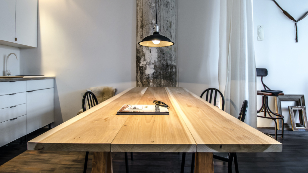 無垢材テーブルを選ぶ3つのポイント【塗装・お手入れ方法・材種 