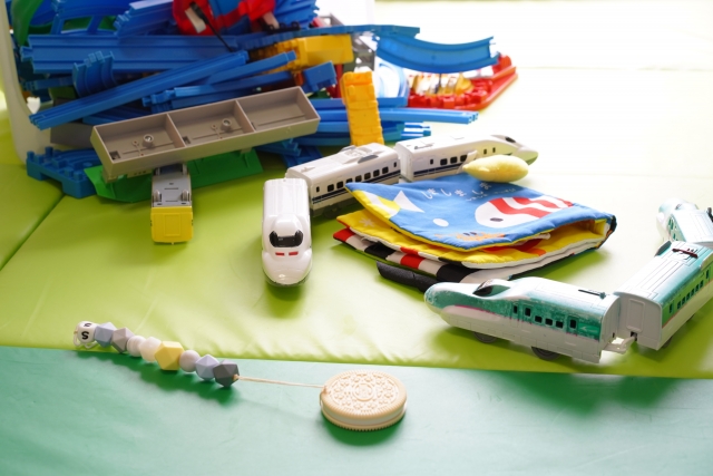 プラレール大量セット　手作りお片付け収納付き プラレールもトミカもこれで解決！片付けが楽しくなる収納アイデア