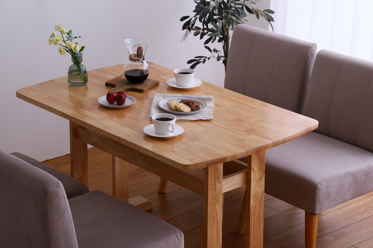 ダイニングテーブルを置くメリットとは？形や機能で選ぶ方法も紹介