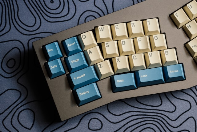 ディスク トップ パソコン キーボード 付き 10台まとめ売り可 ディスク トップ パソコン キーボード 付き 10台まとめ売り可