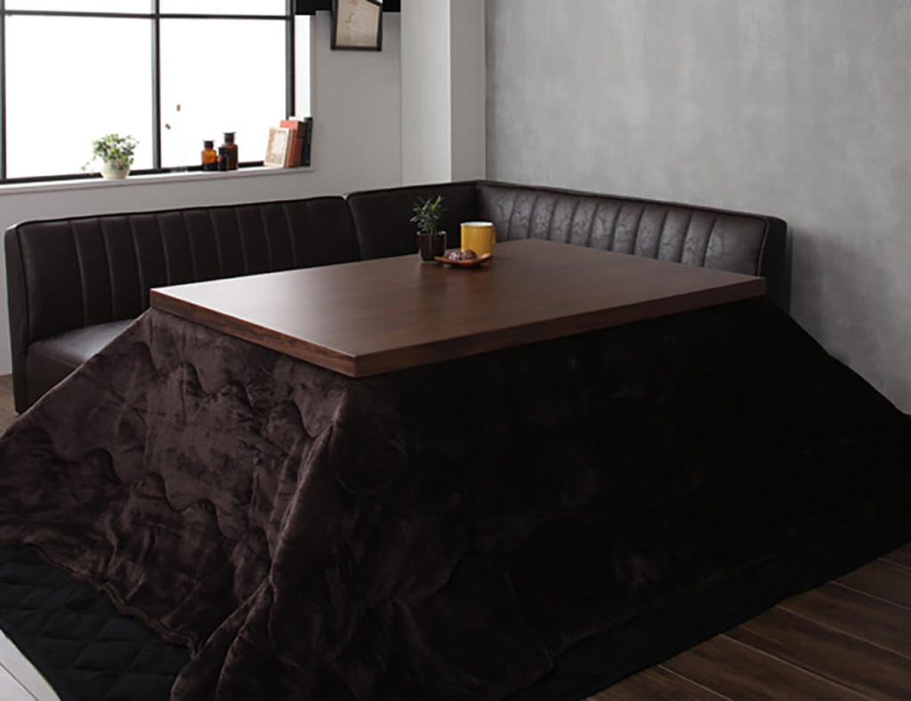 綺々子インテリア　アンティーク　ビンテージ　リビング プロ解説】アンティーク家具とヴィンテージ家具の違い | ELLE