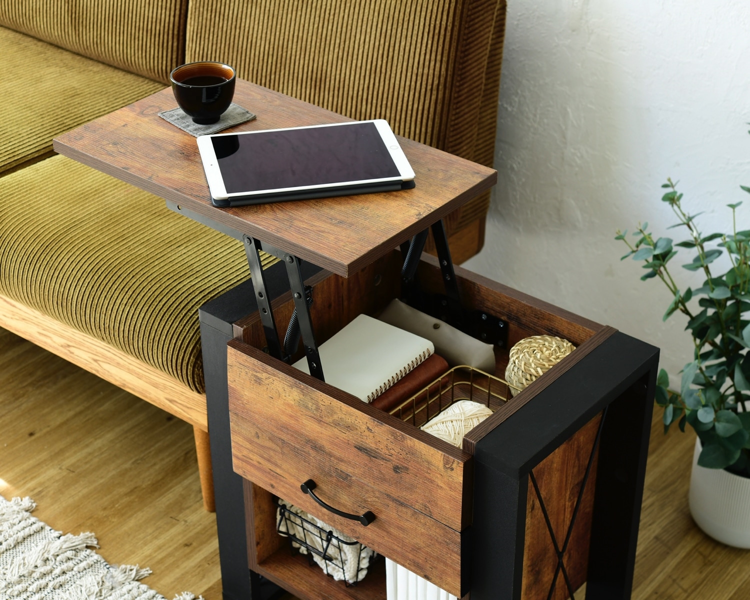 サイドテーブル コンソール 北欧 スリムな形状が特徴