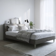 快適な眠り キャビネットヘッドボード 脚付きベッド グレージュ (シングル)