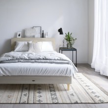 充実した眠り キャビネットヘッドボード 脚付きベッド ホワイト (ワイドダブル)