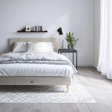 上下に空間広がる フラットヘッドボード 脚付きベッド ホワイト (ワイドダブル)