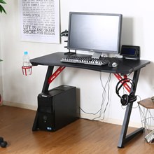 テレワークにもパソコン周辺の環境を快適にしてくれる ゲーミングデスク レッド