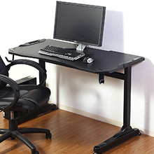 ゲームプレイに適したPC環境を提供する GAMING DESK