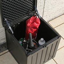 屋外でも濡れずに保管できる安心の蓋つき 収納BOX 76L