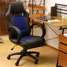 スポーティでコンフォートフィーリング重視のデザインに心が躍る レーシングチェアー