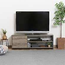 アンティーク調なデザイン 収納付きTVボード