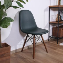 上質のくつろぎを生み出す フィン・ユール ペリカンチェアの詳細