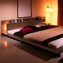 贅沢な広々空間を モダンライト・コンセント付き大型ローベッド