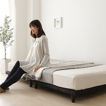 移動が簡単 シンプルデザイン脚付きボトムベッド (専用別売脚)