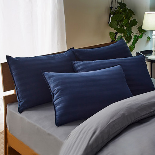 上質な眠りを誘うふんわり感とほどよい弾力 3層構造ダウン&フェザー枕