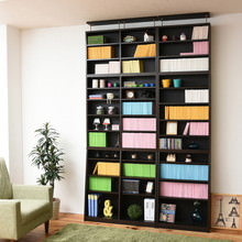 薄型で圧迫感を与えない 壁面大収納ラック 書棚+上置きセット 幅60cm