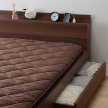 頑丈設計で床板はフラット 収納ベッド 国産3層敷布団セット (セミダブル)