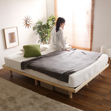 安らぎの眠りへと導いてくれる 総檜脚付きすのこベッド (ダブル)