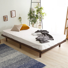 美しい北欧産パイン材を使用した 3段階高さ調節脚付きすのこベッド (セミダブル)