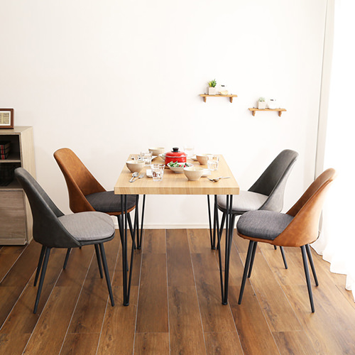 個性的なテーブルと遊び心のある椅子 ヴィンテージテイストダイニング5