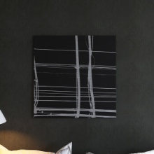 ブラックの背景とグレーのシンプルなアート 秦義之のファブリックパネル/現代アート