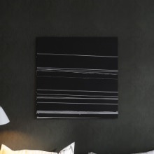 一面の黒でインパクト抜群なアート 秦義之のファブリックパネル/風景写真