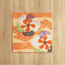 暖色系の色合いと大きな花柄のイラストが印象的 和柄のアートパネル