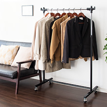 移動がしやすいキャスター付き プッシュ昇降式頑丈ハンガー (90cm幅)