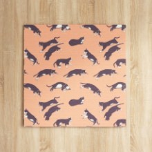 暖かみの感じられる背景色によく合うデザイン 猫のファブリックパネル