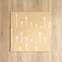 健康的なカラーとくつろいだ絵柄が和室にもぴったり 北欧のファブリックボード