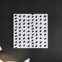どんな空間にも馴染みやすい ドット柄のファブリックパネル