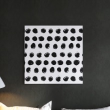 不規則なドットがお部屋を個性的に ドット柄の壁掛けアート