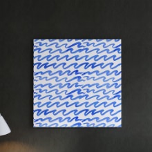 絵の具で書いたような遊び心あるデザイン 幾何学模様ファブリックパネル