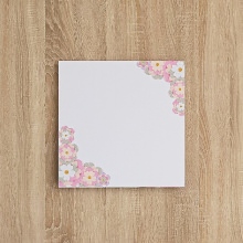 かわいらしい小さなお花の 寄せ書きのファブリックボード